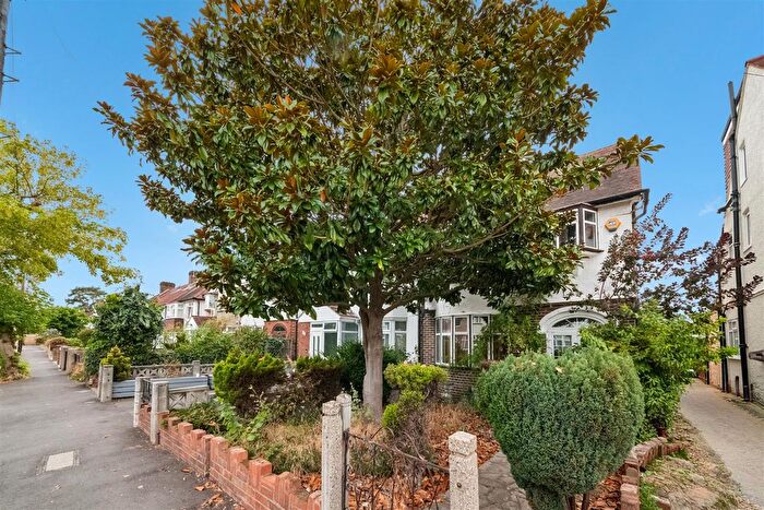 5 Bedroom Semi Detached House For Sale In Lyncroft Gardens, Hounslow, TW3