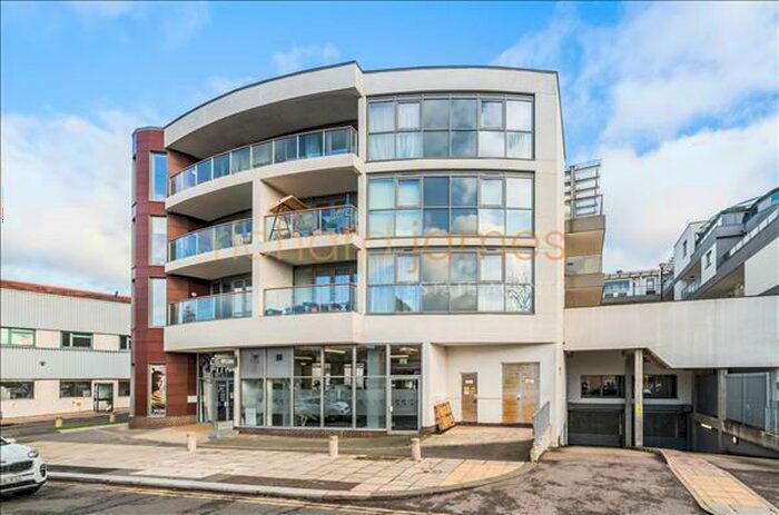 2 Bedroom Apartment For Sale In Flower Lane, Mill Hill, London, NW7