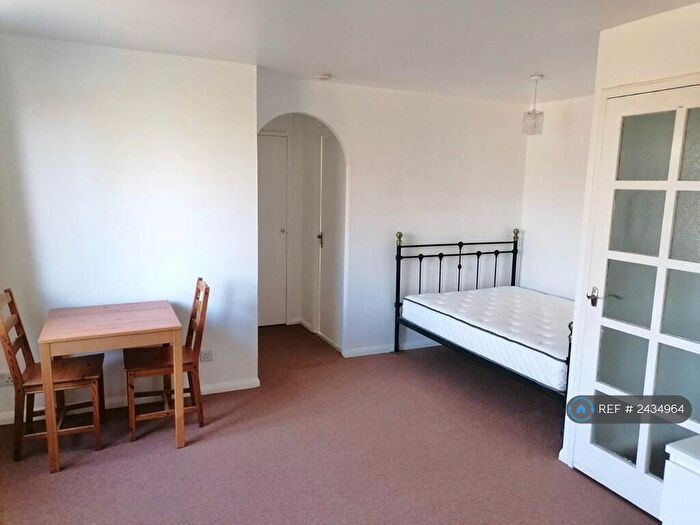 Studio To Rent In Sunbury Court, London, SE14