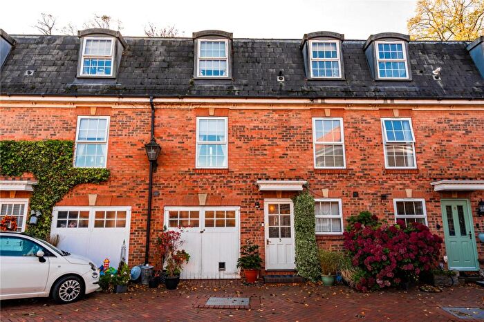 4 Bedroom Garages For Sale In Alfred Terrace, Grimsby, North East Lincolnshire, DN32