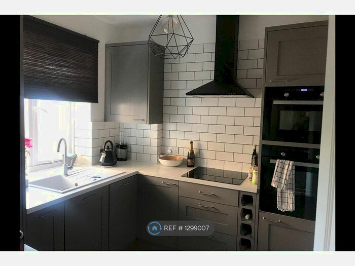 1 Bedroom Flat To Rent In Dalton House, London SW12