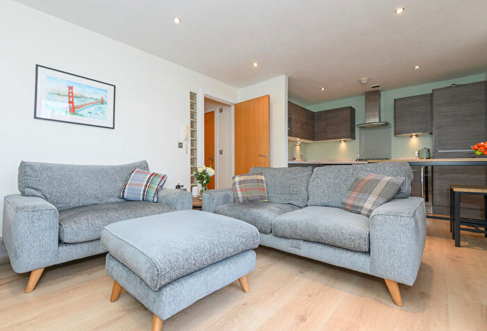 2 Bedroom Apartment For Sale In Cromwell Court, Brewery Wharf, LS10