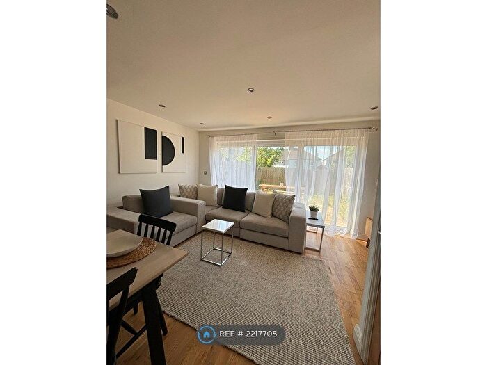 5 Bedroom Detached House To Rent In Bevendean Road, Brighton, BN2