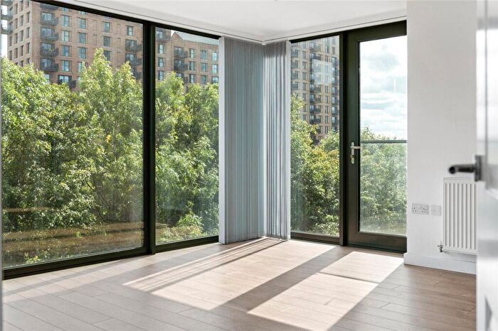 2 Bedroom Apartment For Sale In Kingfisher Heights, Waterside Way, London, N17