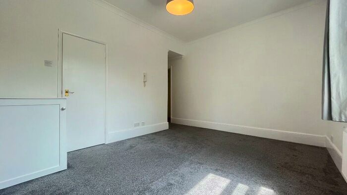Studio To Rent In Cedar Road, Sutton, Surrey, SM2