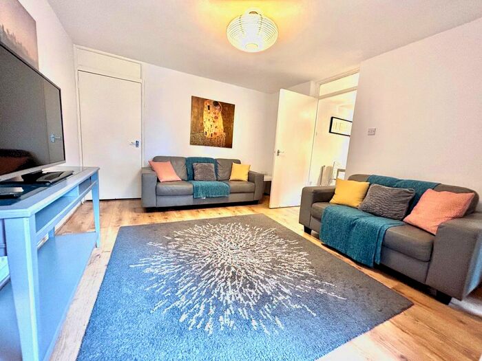 2 Bedroom End Of Terrace House To Rent In Olney Road, London, SE17