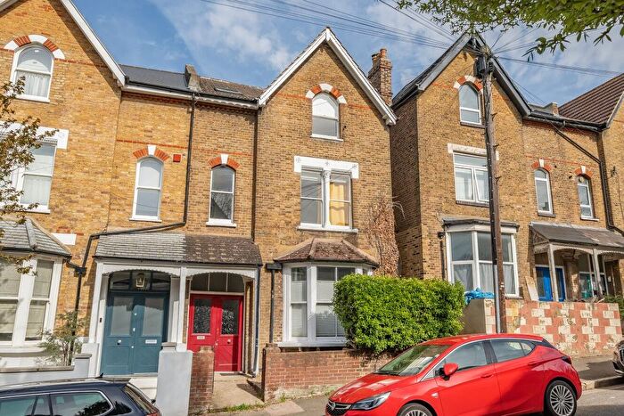 2 Bedroom Flat For Sale In Rockmount Road, Crystal Palace, London, SE19
