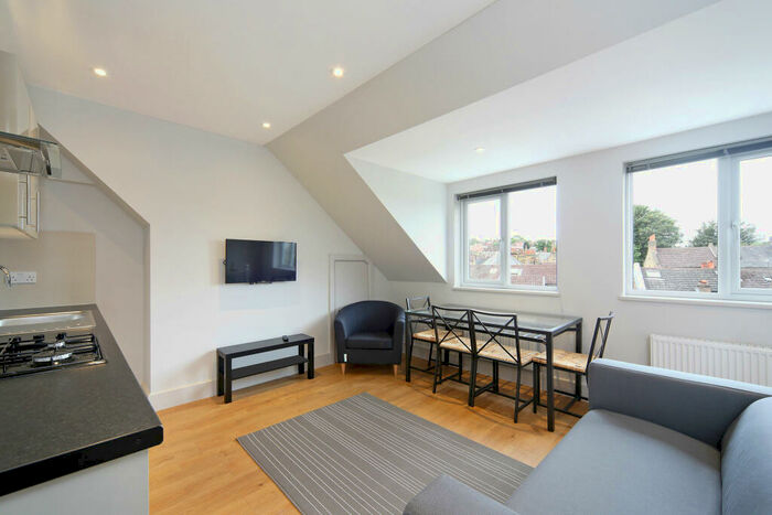 1 Bedroom Flat To Rent In Norwood Road, London, SE27
