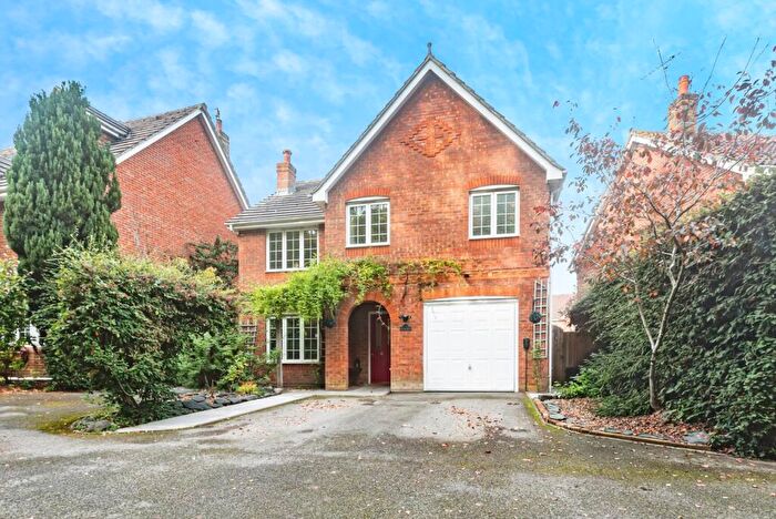 4 Bedroom Detached House For Sale In English Wood, Basingstoke, Hampshire, RG24