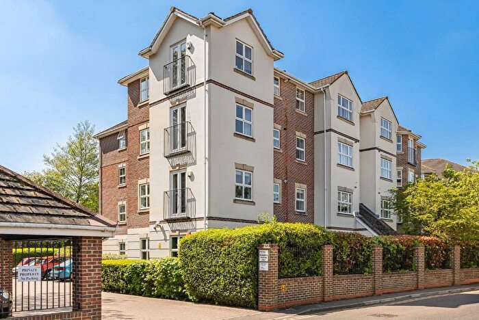 2 Bedroom Flat For Sale In Abbotsmead Place, Caversham, Reading, RG4