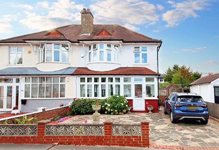 3 Bedroom Semi-Detached House For Sale In Bennetts Way, Shirley, CR0
