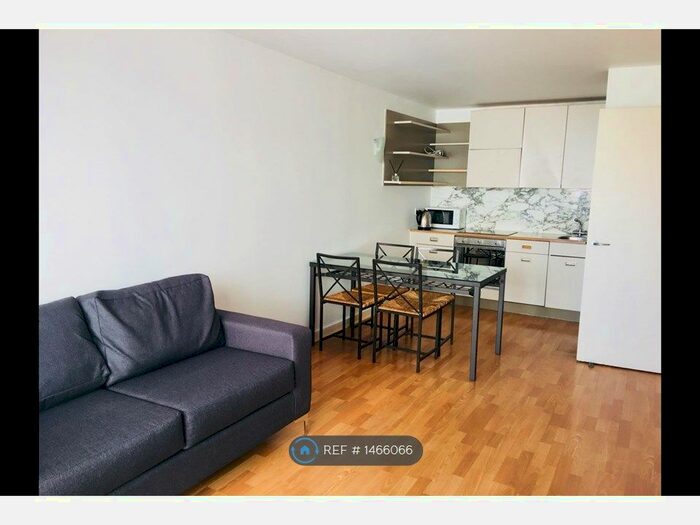 2 Bedroom Flat To Rent In Arizona Building, London, SE13