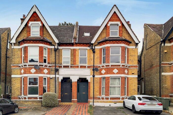 2 Bedroom Flat To Rent In Manor Road, Beckenham, BR3
