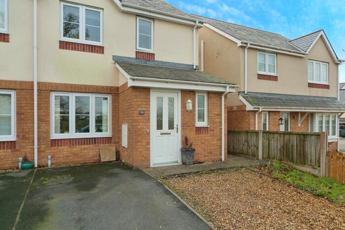 3 Bedroom Semi-Detached House For Sale In Ger Y Nant, Y Felinheli, Gwynedd, LL56