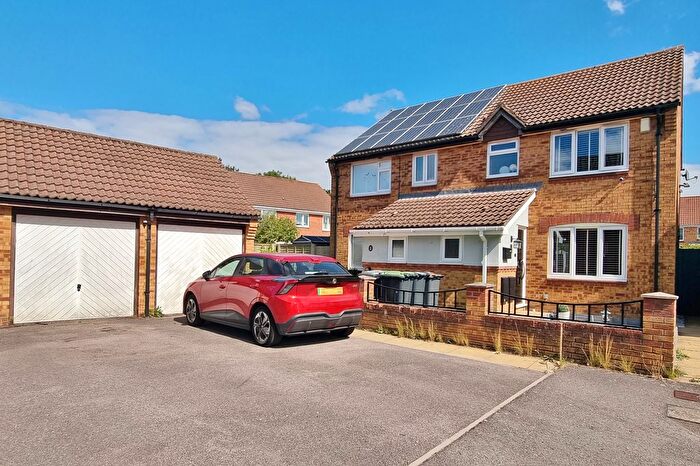 3 Bedroom Semi-detached House For Sale In Fern Drive, Havant, PO9