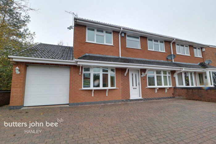 4 Bedroom Semi Detached House To Rent In Dane Gardens, Stoke-on-trent, ST7