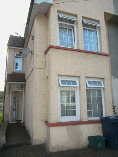 5 Bedroom Semi-Detached House To Rent In Roberts Road, HP13