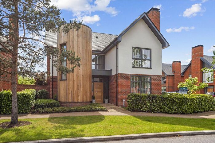 4 Bedroom Detached House For Sale In Calton Close, Longcross, Chertsey, Surrey, KT16