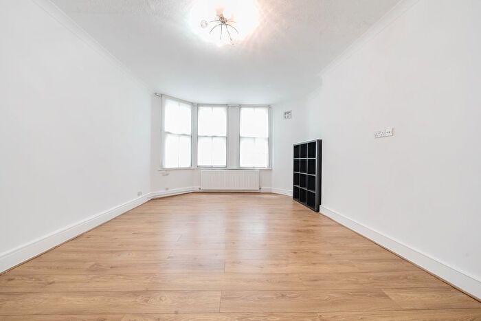 2 Bedroom Flat To Rent In Barkston Gardens, London, SW5