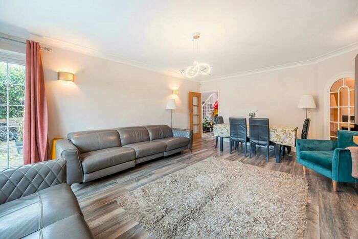 4 Bedroom Semi-Detached House To Rent In Langley Park Road, Sutton, SM2