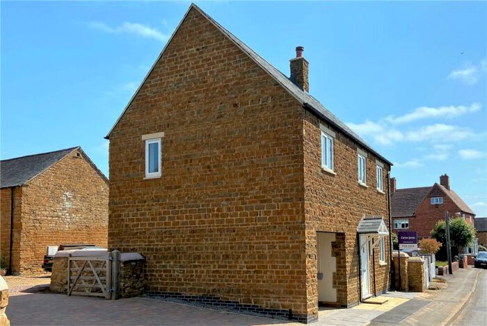 3 Bedroom Detached House For Sale In North Street, Rothersthorpe, Northamptonshire, NN7