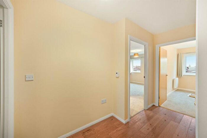 2 Bedroom Flat For Sale In Greenford Road, Harrow, HA1