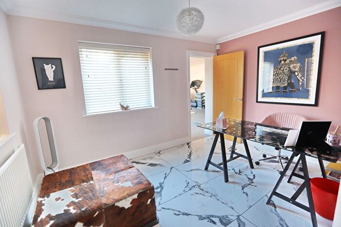 4 Bedroom Detached House For Sale In Ash Grove, Prestwich, M25