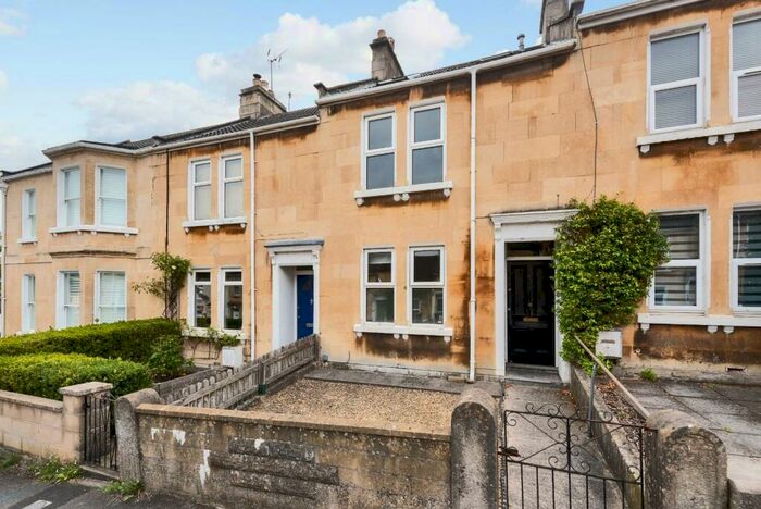 5 Bedroom Terraced House To Rent In West Avenue, Bath, BA2