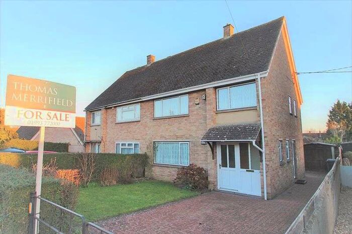 3 Bedroom Semi-Detached House For Sale In Heyford Close Standlake OX29