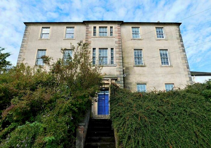 2 Bedroom Flat To Rent In Queens Court, Dunfermline, KY12