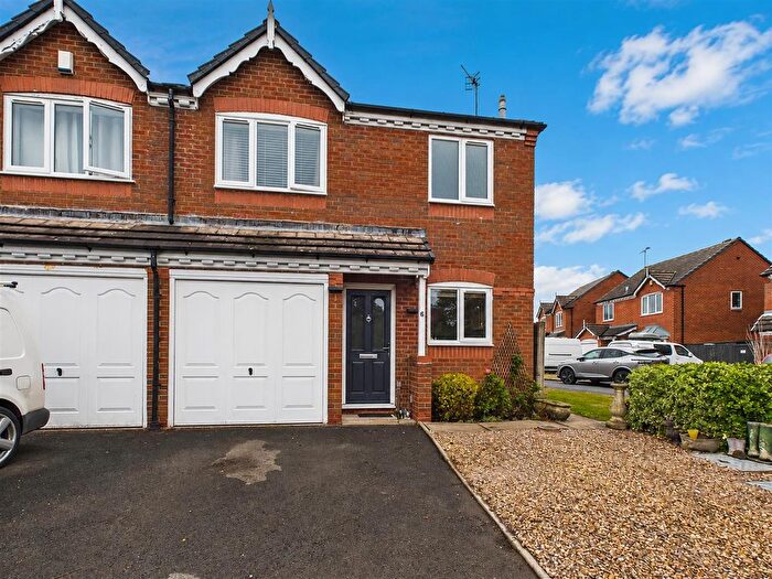 3 Bedroom Semi-Detached House For Sale In Launceston Place, Worcester, WR4
