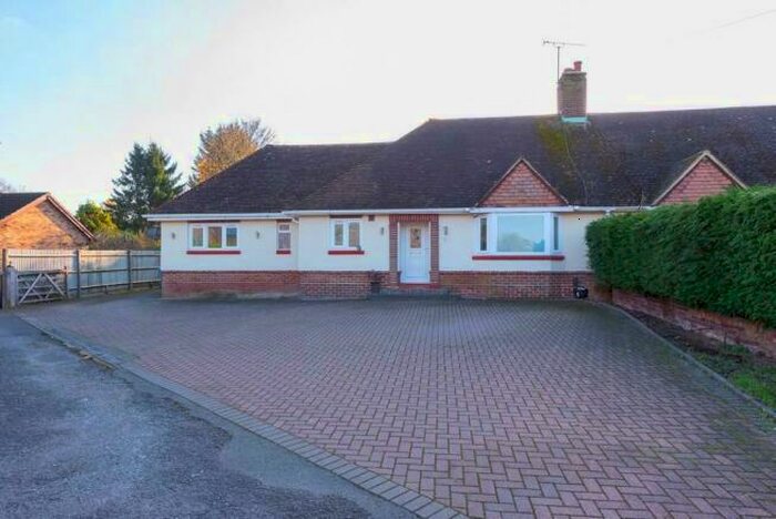 4 Bedroom Bungalow To Rent In Blackwater, GU17