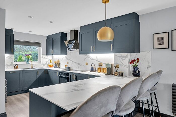 5 Bedroom Semi Detached House For Sale In Cromlix Close, Chislehurst, BR7