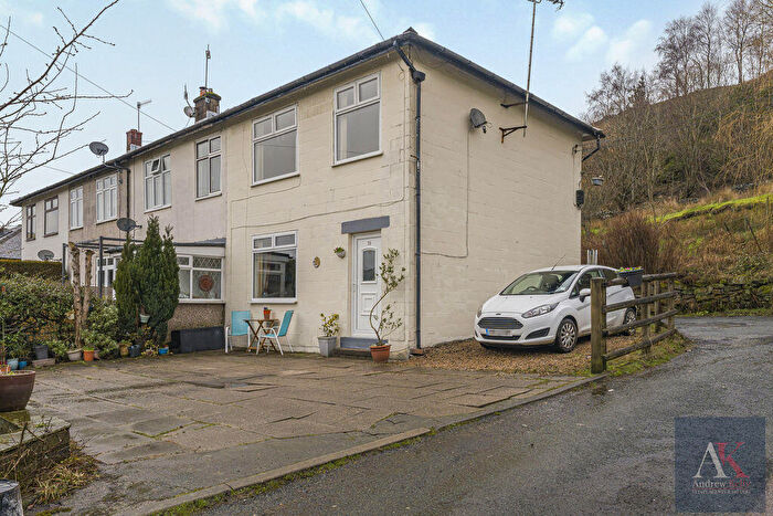 3 Bedroom End Of Terrace House For Sale In Timbercliffe, Littleborough, OL15