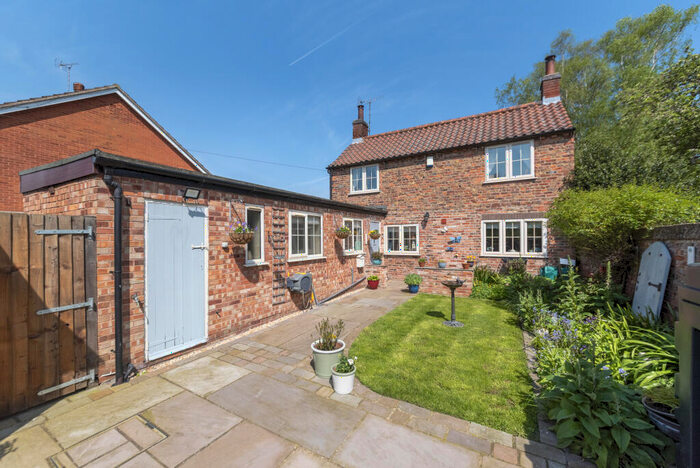 3 Bedroom Detached House For Sale In The Green, Dunham On Trent, NG22