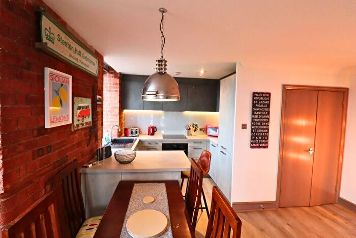 2 Bedroom Apartment To Rent In Bourneside Road, Addlestone, Surrey, KT15