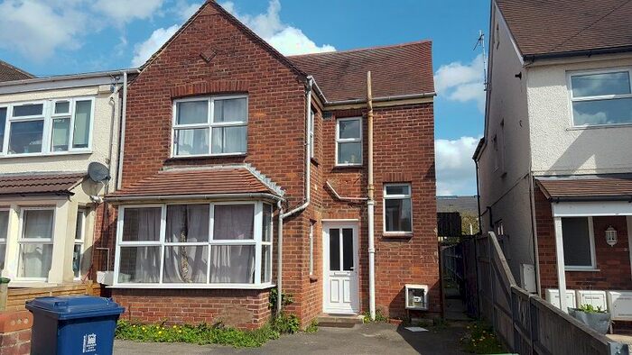 4 Bedroom Semi-Detached House To Rent In Cowley Road, Oxford OX4