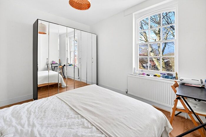 2 Bedroom Flat To Rent In Pleasant Place, London, N1