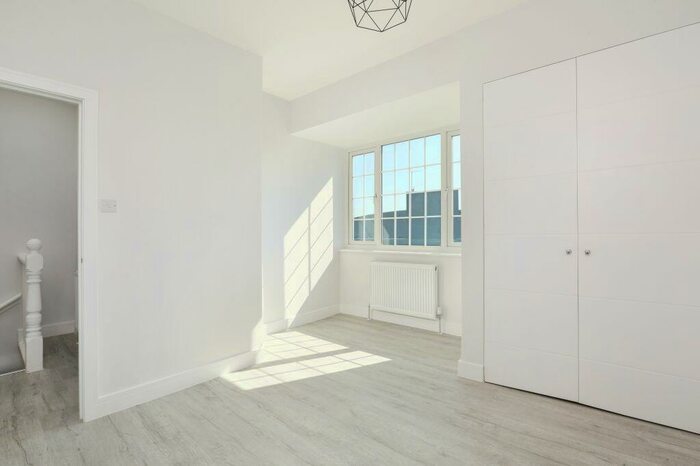 1 Bedroom Flat To Rent In High Road, London, N20