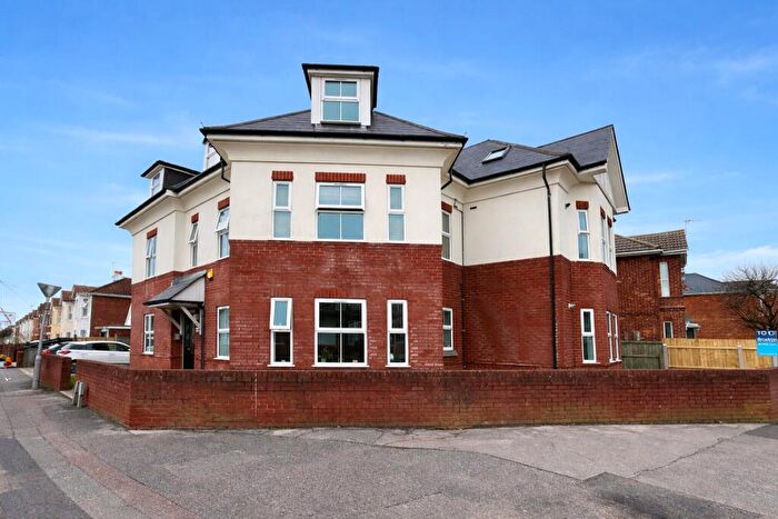 2 Bedroom Apartment To Rent In Capstone Road, Bournemouth, Dorset, BH8