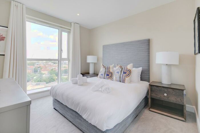 2 Bedroom Apartment To Rent In Westferry Circus, E14
