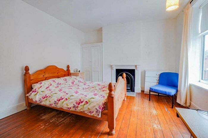 3 Bedroom Terraced House For Sale In Lytton Road, Clarendon Park, Leicester, LE2