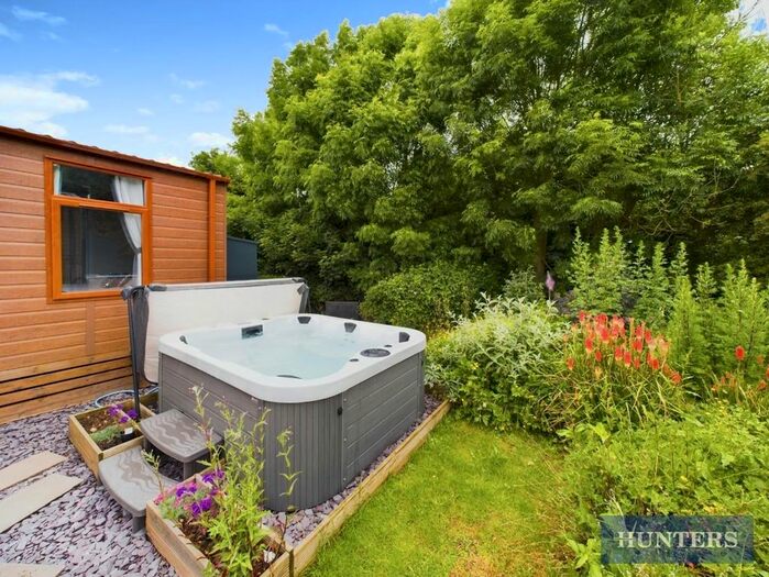 2 Bedroom Park Home For Sale In Flamborough Road, Sewerby, Bridlington, YO15