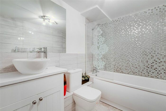 2 Bedroom Flat To Rent In Clapham Common South Side, Clapham Common, SW4