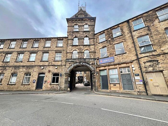 2 Bedroom Flat For Sale In Heritage View, Huddersfield, HD3