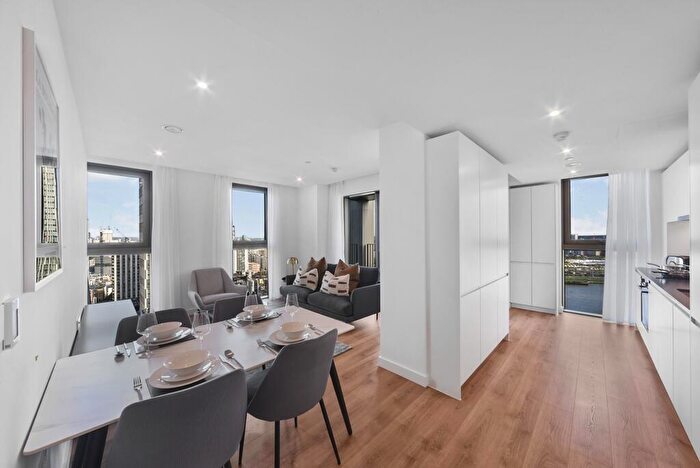 2 Bedroom Apartment To Rent In One Thames Quay London, E14