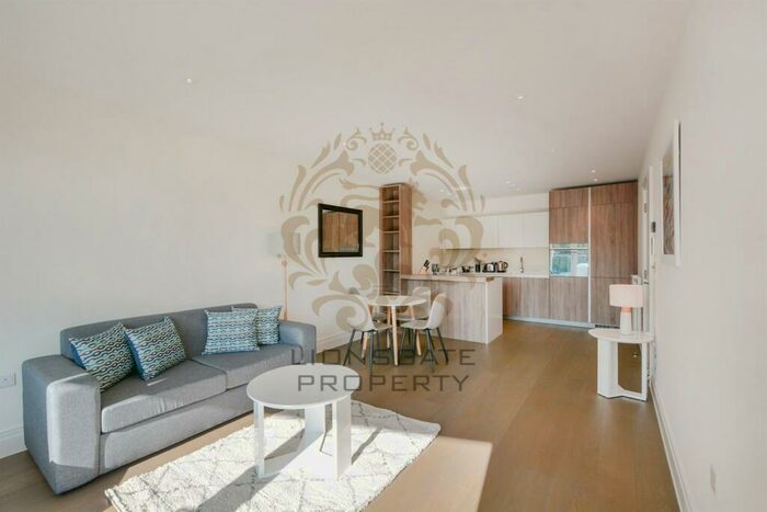 2 Bedroom Apartment To Rent In Hamond Court, KT2