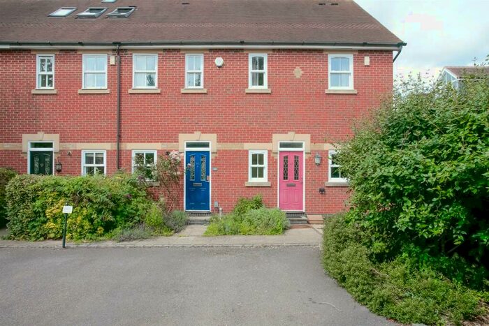 3 Bedroom End Of Terrace House To Rent In Oxford Waterside, OX2