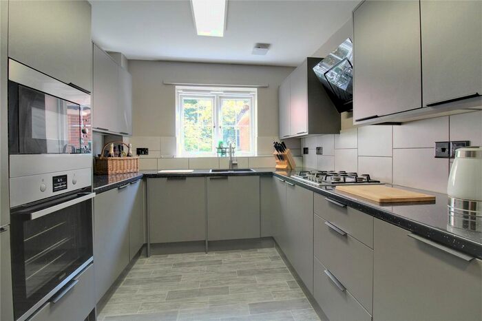 2 Bedroom Flat For Sale In Elvetham Rise, Chineham, Basingstoke, Hampshire, RG24