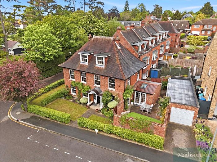 5 Bedroom Detached House For Sale In Theydon Grove, Epping, Essex, CM16